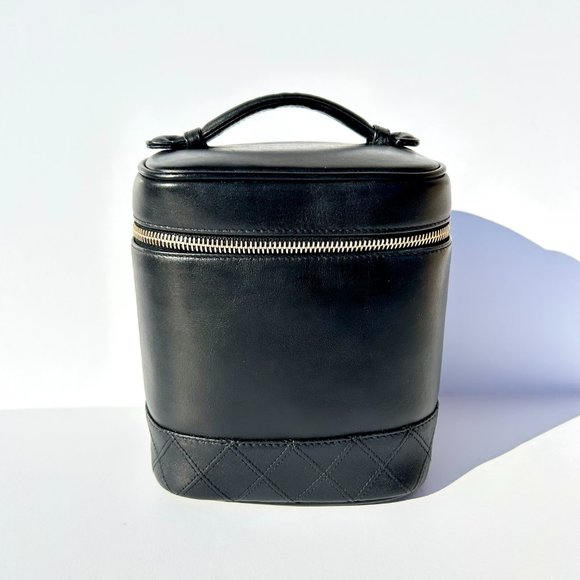 Chanel Black Vintage Vanity Bag - Picture 3 of 11